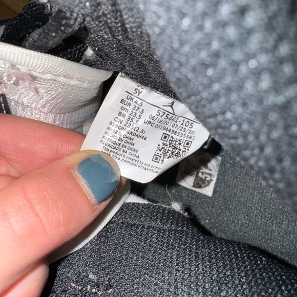 Nike Jordans 1 Mid Mocha - Picture 2 of 7